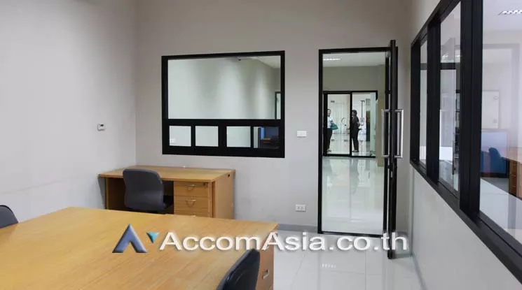 5  Office Space For Rent in Sukhumvit ,Bangkok BTS Ekkamai at Compomax Building AA18649